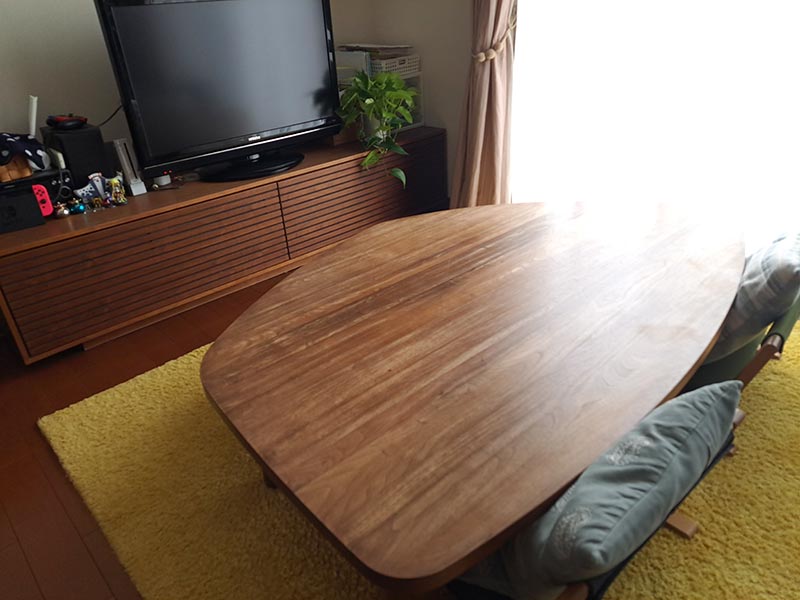 天然木のリビングテーブルの施工例