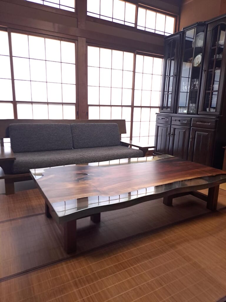 天然木1枚板テーブルの施工例