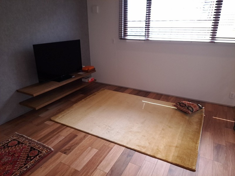 ハグみじゅうたん、アートギャッベ、岩谷堂箪笥の施工例