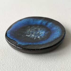 作家物　近藤文 花器　一輪挿し　陶器 陶器作家 きいろ屋 . 陶器の小さな一輪挿し。庭や道で摘んだ