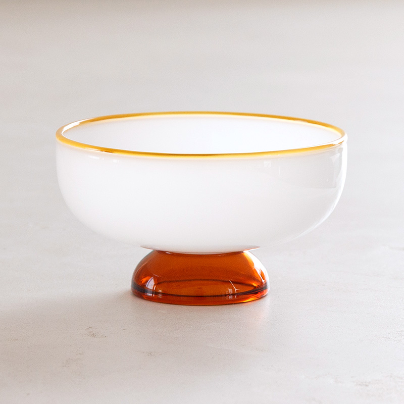 ミルキーカラーのガラスカップ