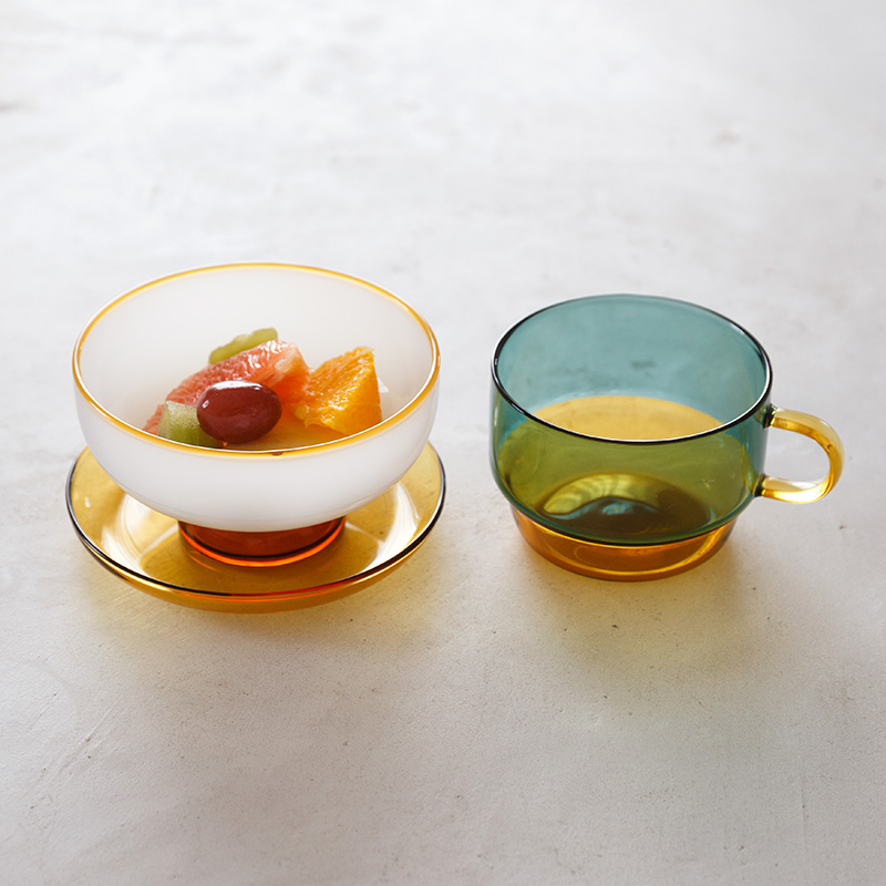 ミルキーカラーのガラスカップ