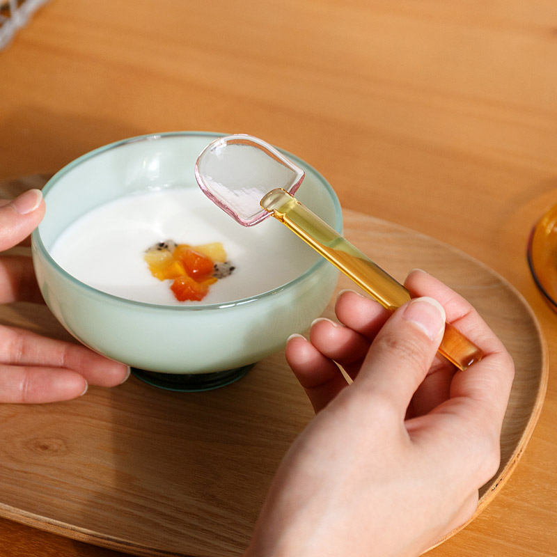 ミルキーカラーのガラスカップ