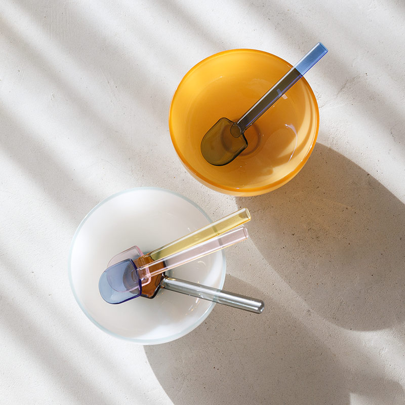 ミルキーカラーのガラスカップ