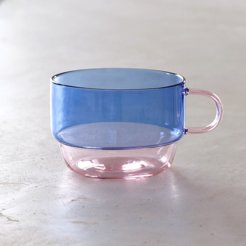ポップなガラスのティーカップ