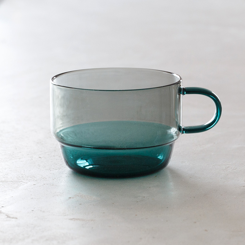 ポップなガラスのティーカップ