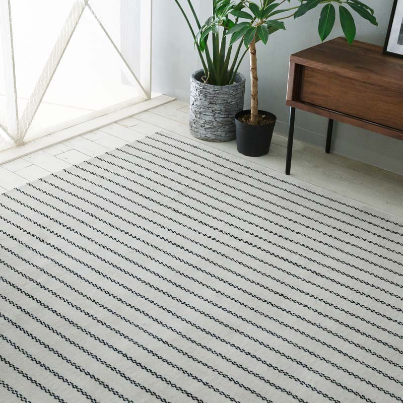 ナチュラルモダンな厚手ウールラグ [てざわりステッチボーダー
