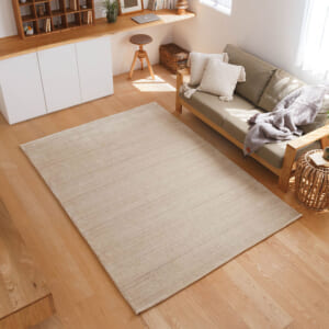 原毛のウール手織り絨毯 ナチュラルホワイト リビング使用イメージ HK01