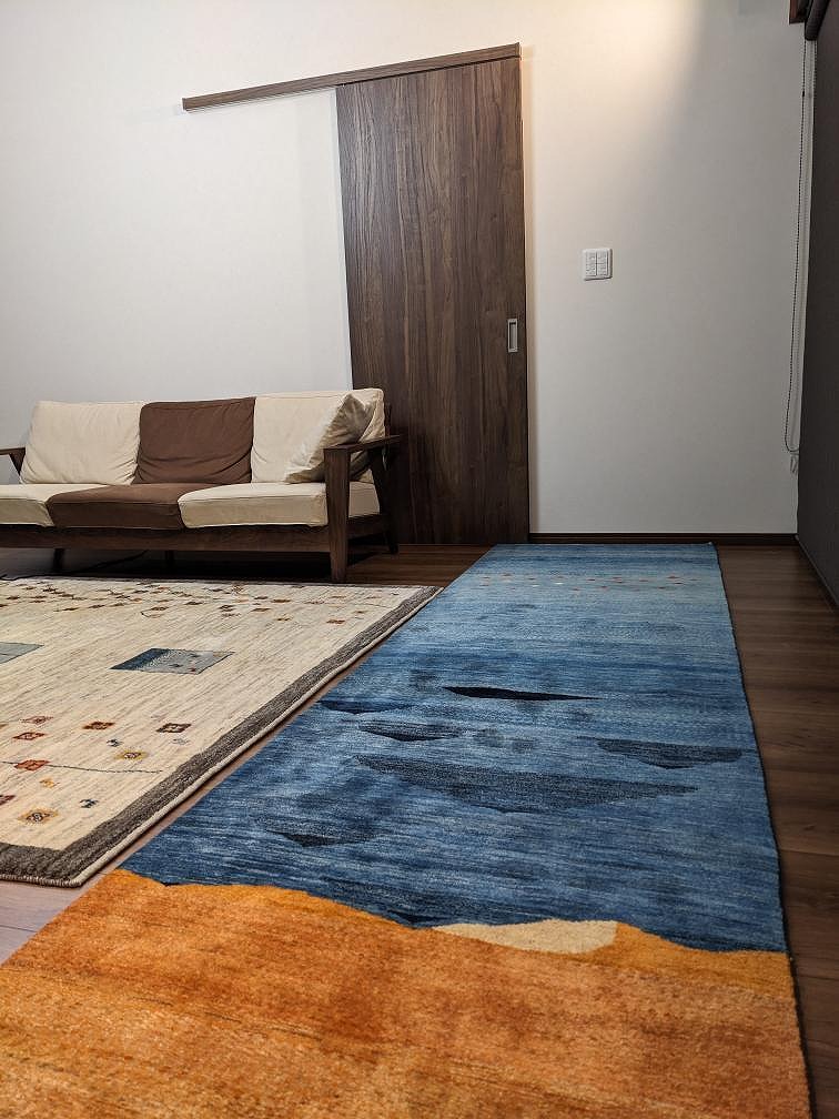 アートギャッベ(396×96cm)の施工例