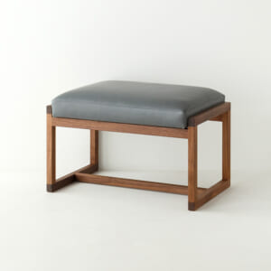 細フレームのオットマン