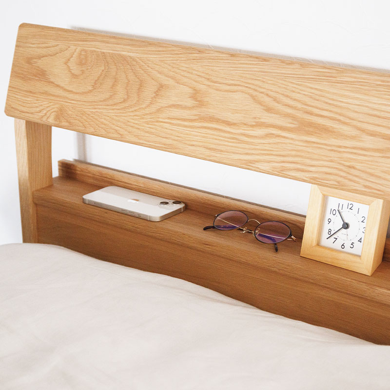 天然木の棚付きベッドフレーム