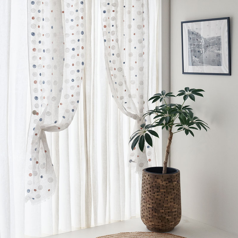 刺繍入り白カーテン J・L レース付き 刺繍入り白カーテン J・L レース付き 刺繍入り白カーテン J・L レース