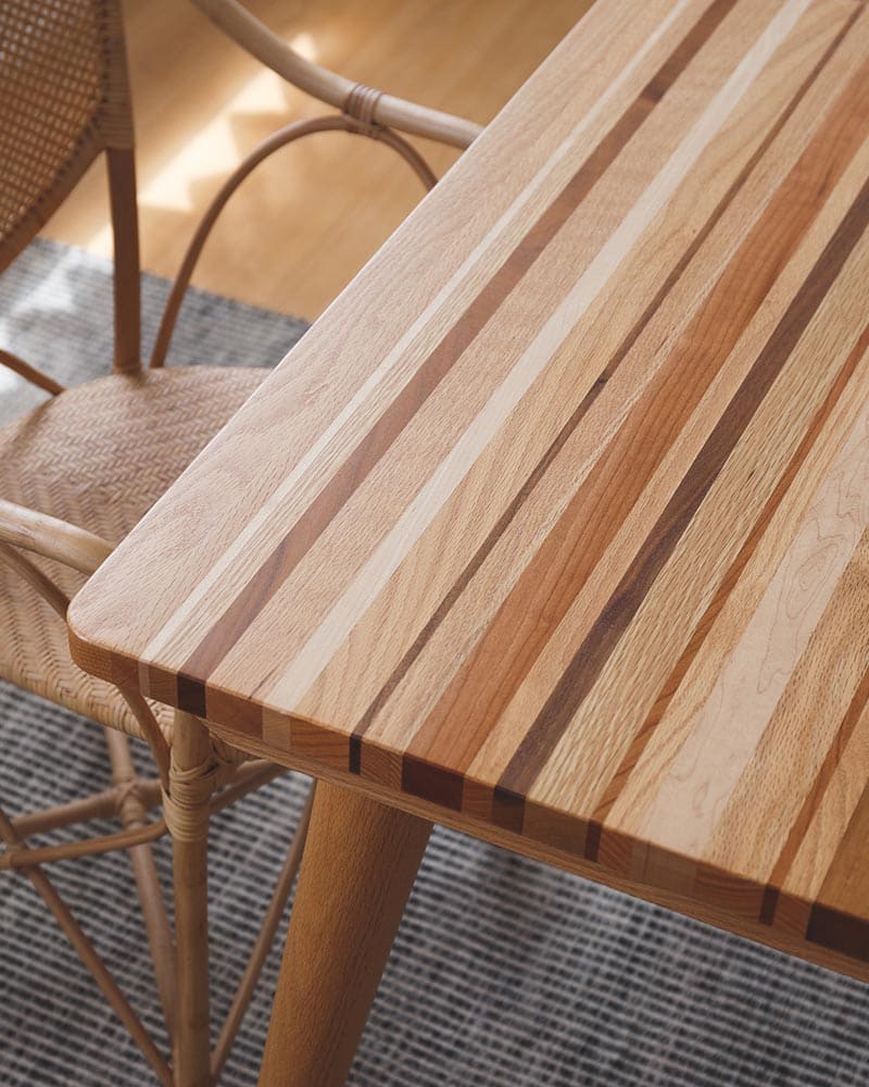 貴重な寄せ木細工を施したテーブルです。 - テーブル