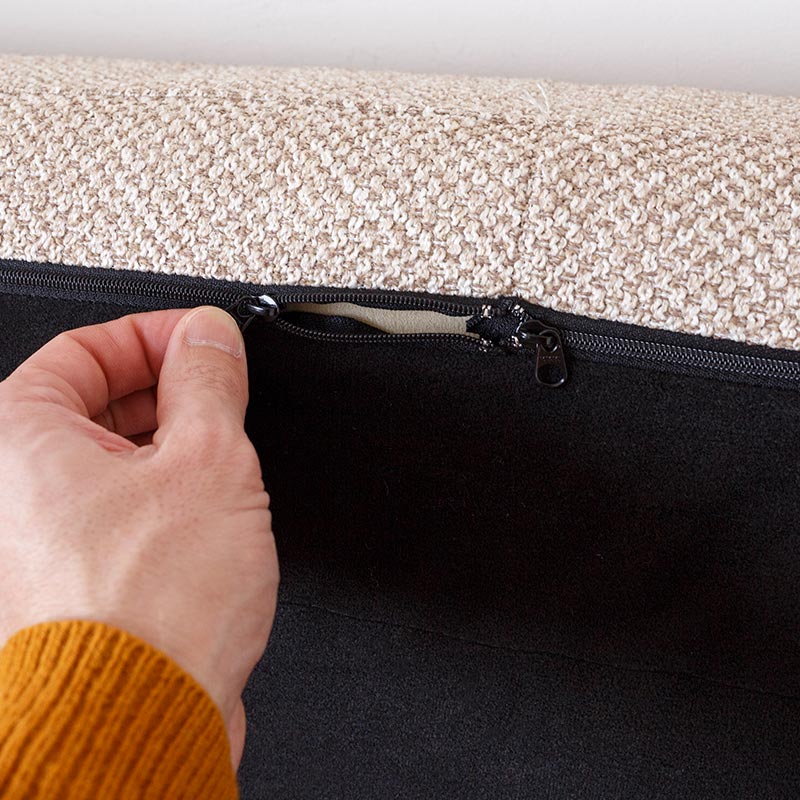 背もたれのないフラットソファ