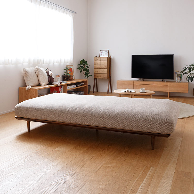 背もたれのないフラットソファ