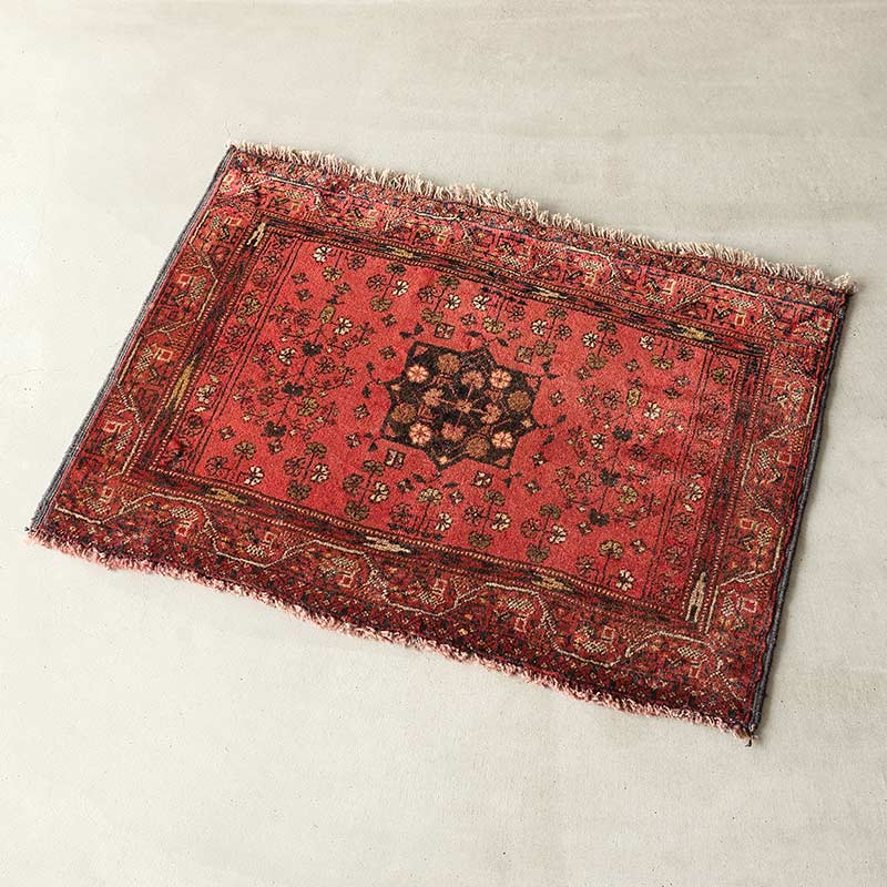 [トルクメン] 1990年代 / 76×54cm / OR1104 / 濃く見える向き