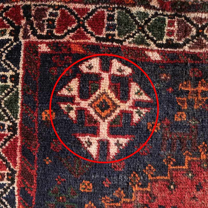 [シラーズ] イラン産 / 1980年代 / OR1135 / 108×151cm / 白糸に赤い色移りあり