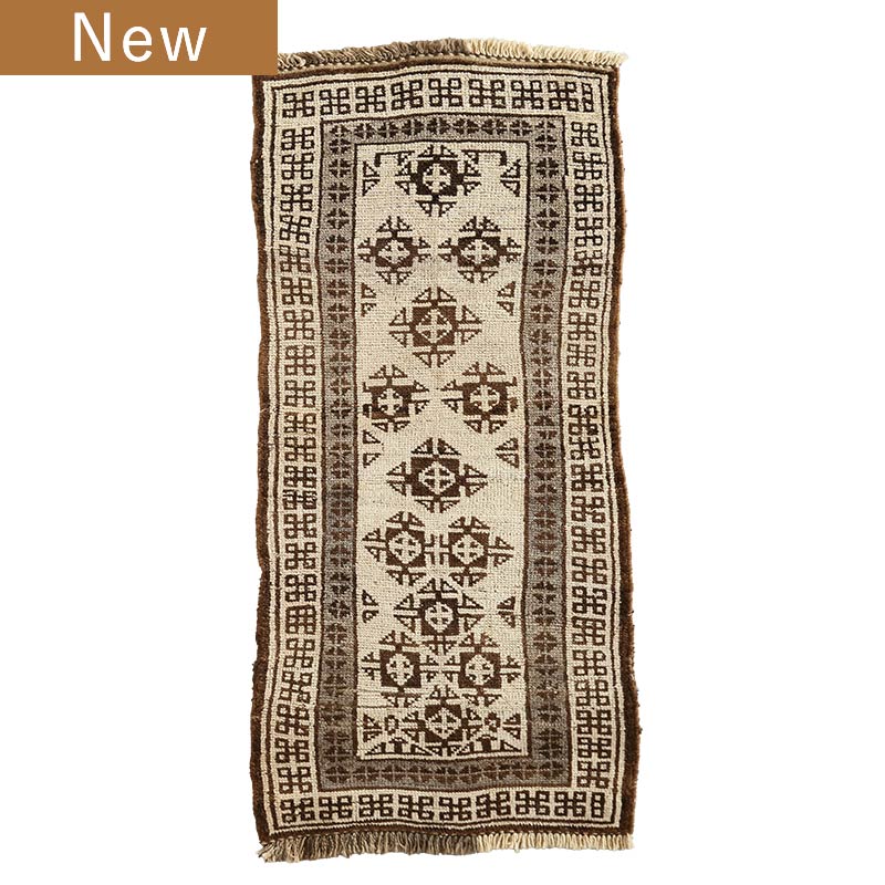 トライバルラグ -様々な部族が織り上げる手織り絨毯-