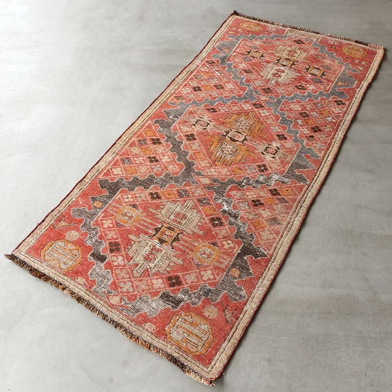 [シラーズ] イラン産 / 1950年代 / 86 × 183cm / OR503 / 明るく見える向き