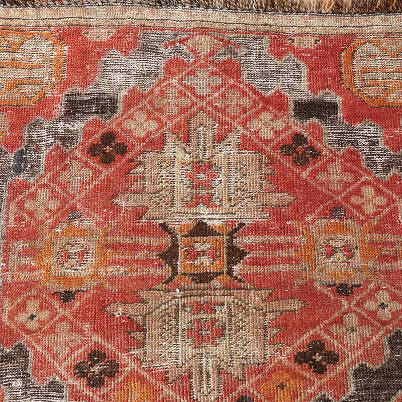 [シラーズ] イラン産 / 1950年代 / 86 × 183cm / OR503 / 全体的に擦れている印象