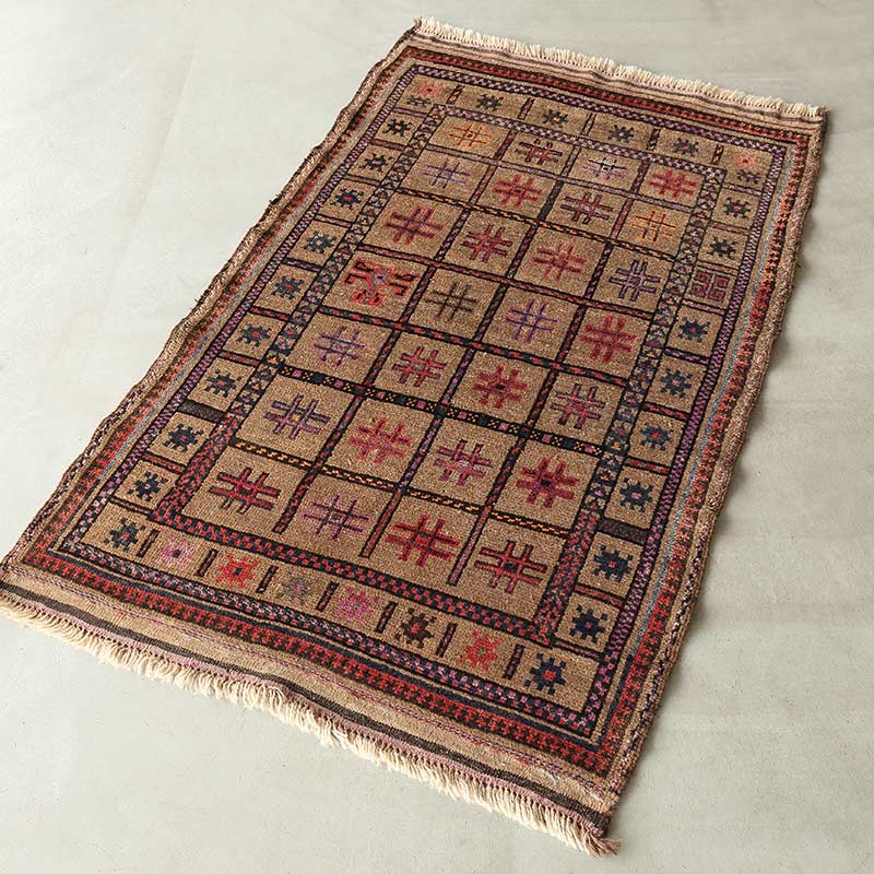 [タイマニ] アフガニスタン産 / 1980年代 / OR560 / 89 × 141cm / 濃く見える向き