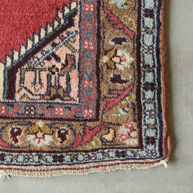 トライバルラグ / [シラーズ] イラン産 / 1970年代 / OR650 / 角・フリンジの様子