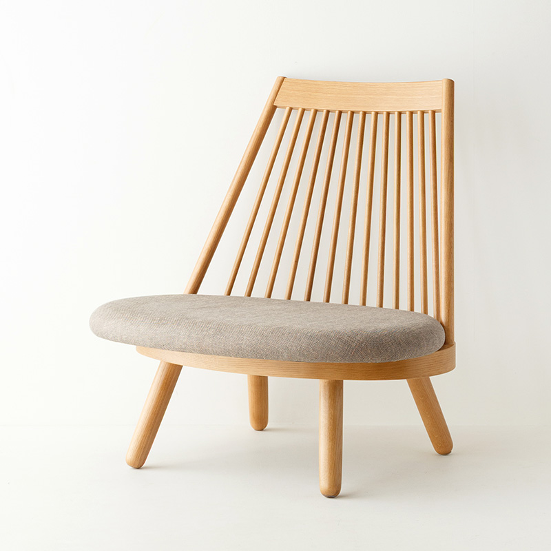 ゆったり座面のローチェア