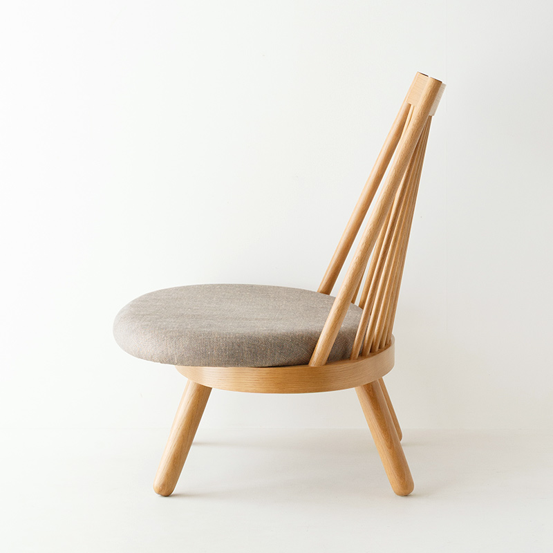 ゆったり座面のローチェア