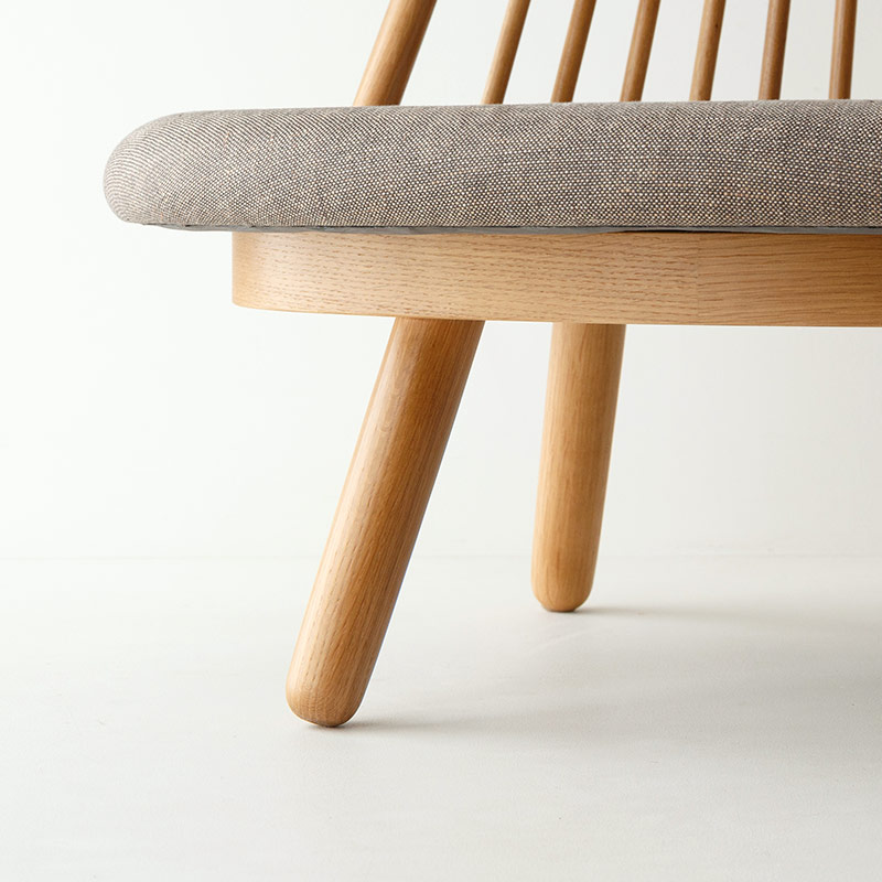 ゆったり座面のローチェア