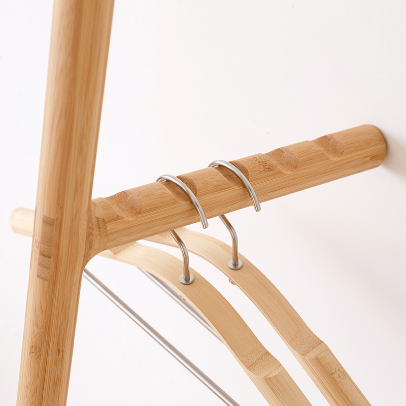 竹のコートハンガー