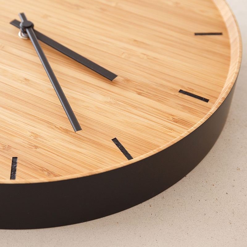 竹の壁掛け時計