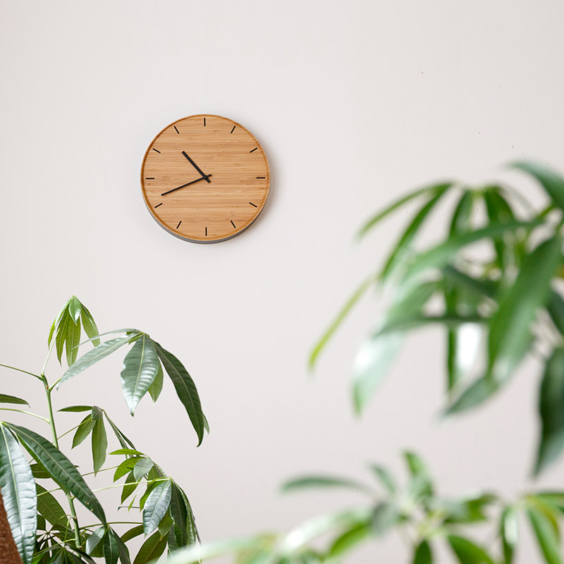 竹の壁掛け時計