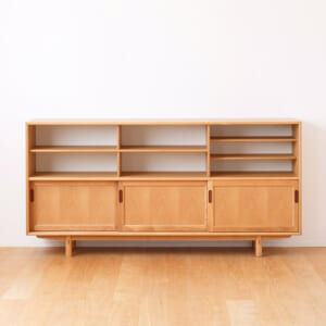 大収納のキャビネット