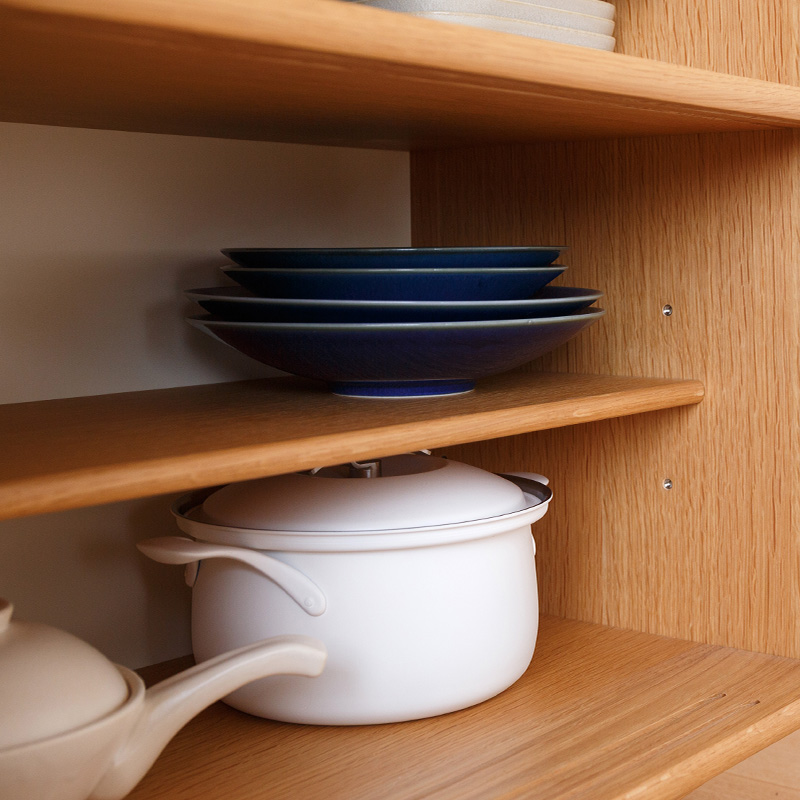 大収納のキャビネット