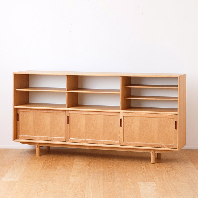 大収納のキャビネット