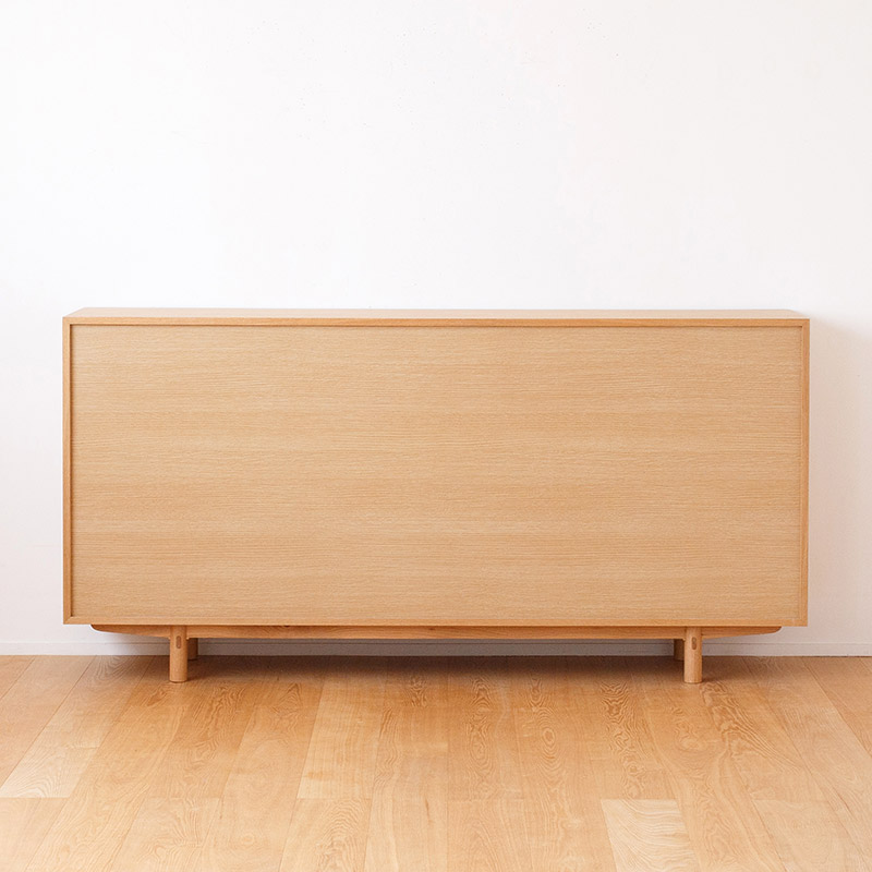 大収納のキャビネット