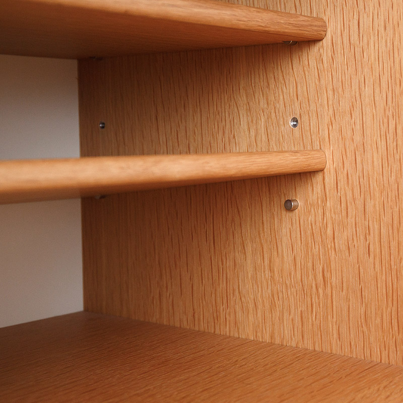 大収納のキャビネット