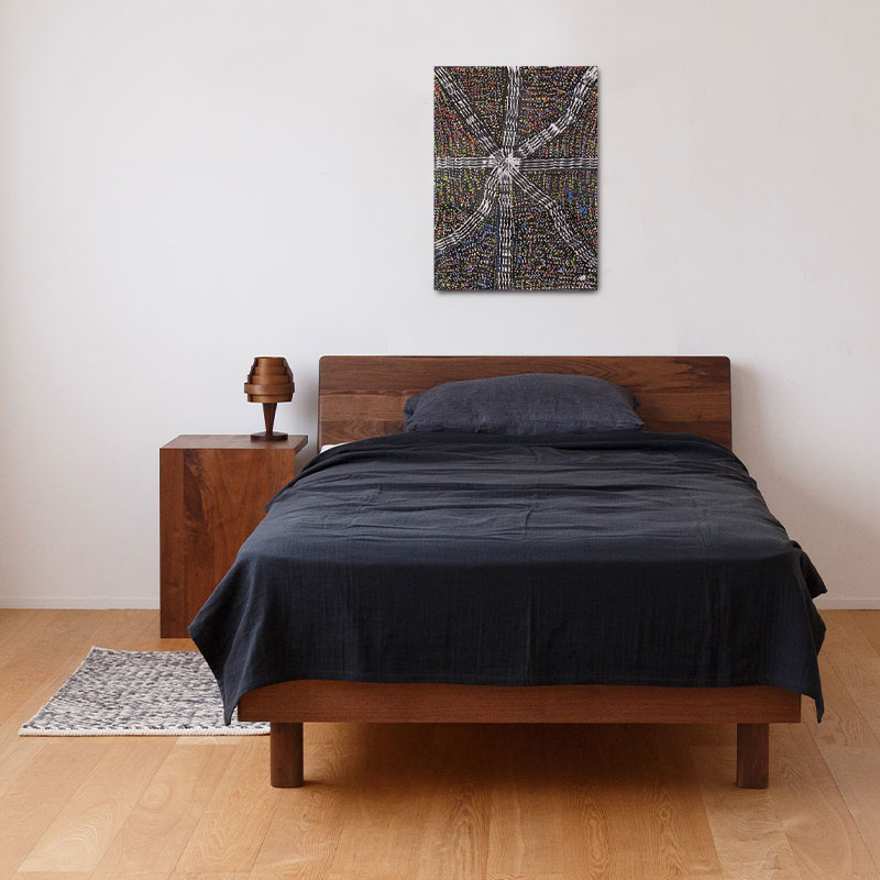 角丸の優しいベッドフレーム（背面棚板付き）