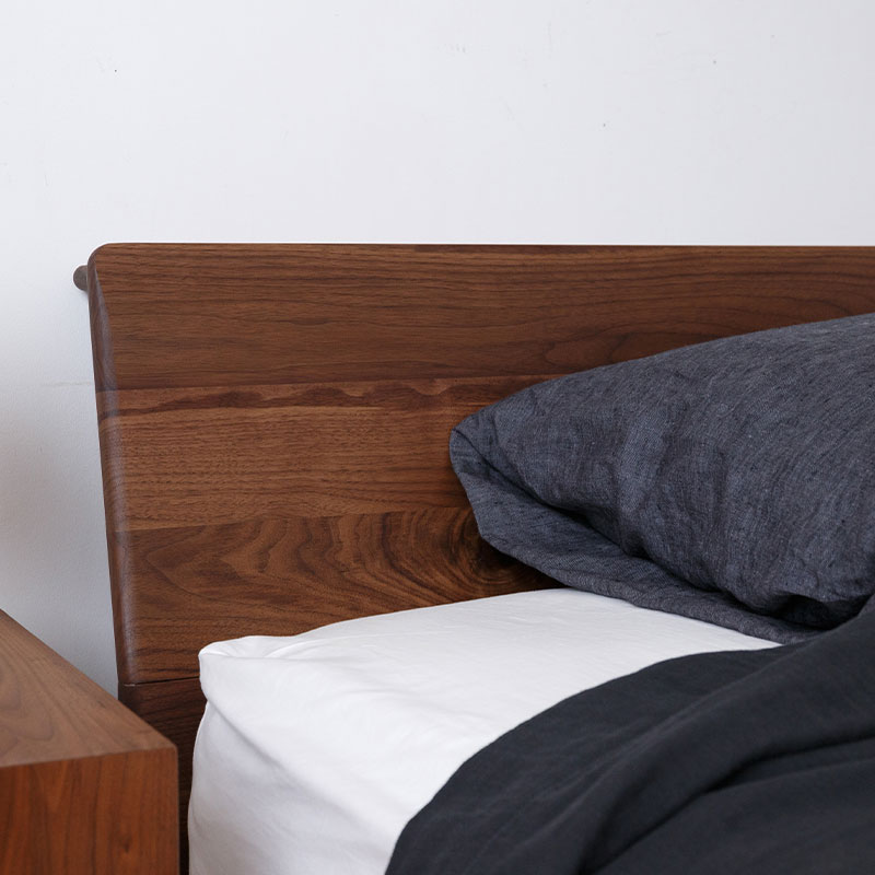 角丸の優しいベッドフレーム（背面棚板付き）