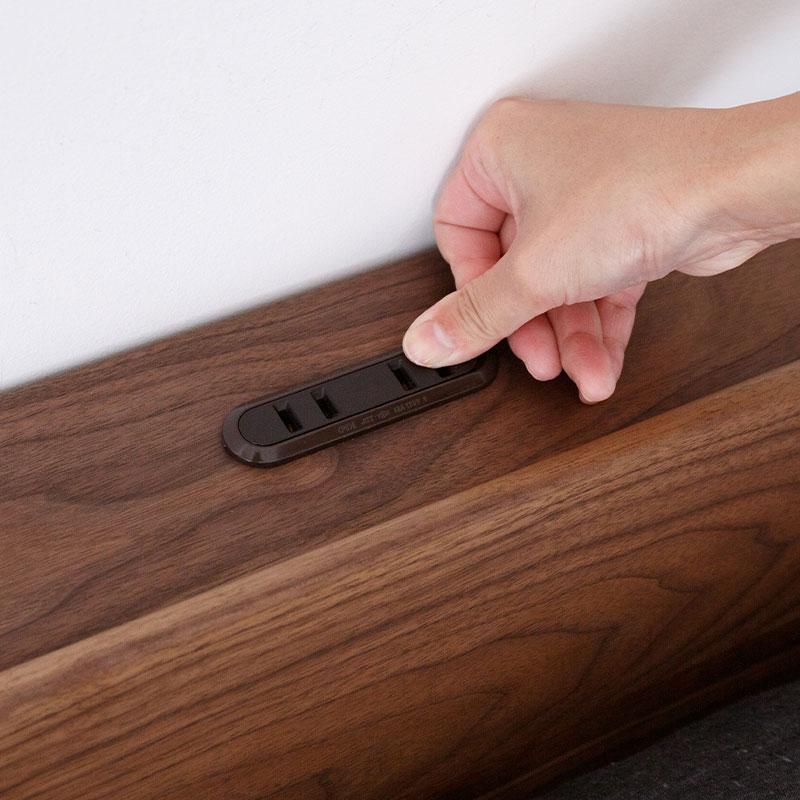 角丸の優しいベッドフレーム（背面棚板付き）