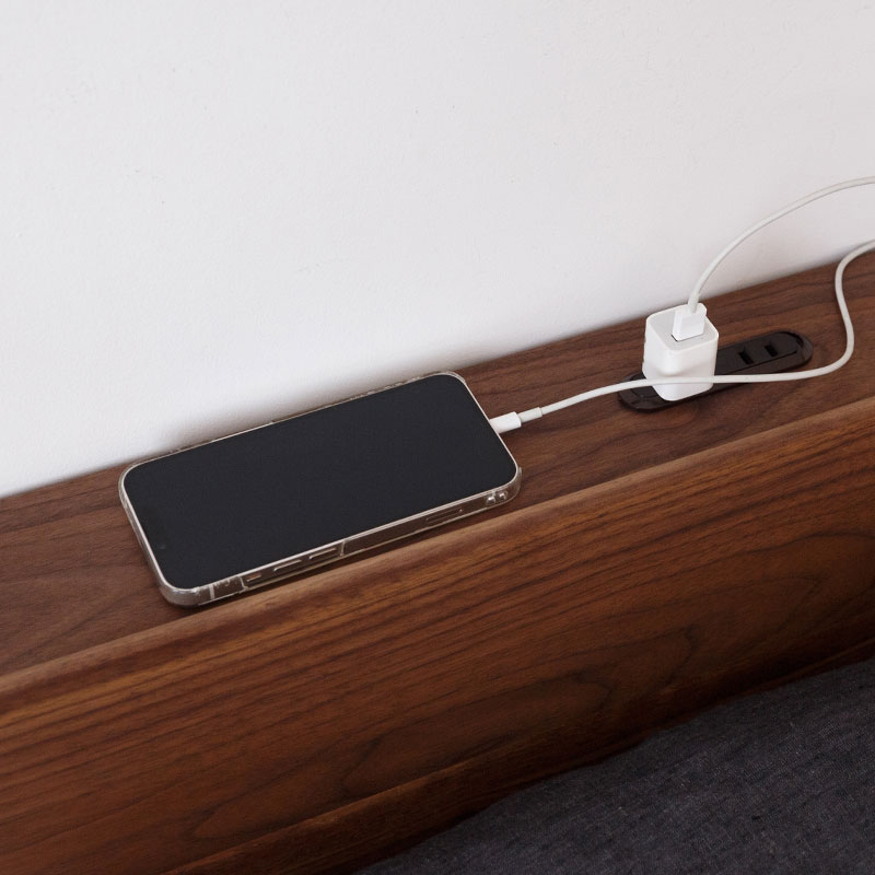 角丸の優しいベッドフレーム（背面棚板付き）