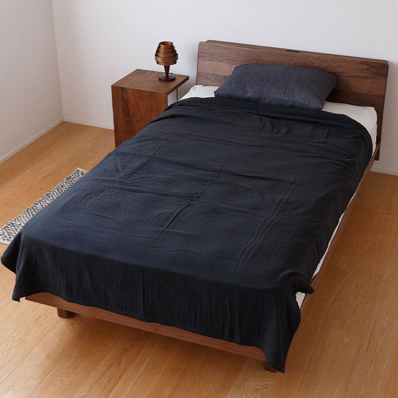 角丸の優しいベッドフレーム（背面棚板付き）