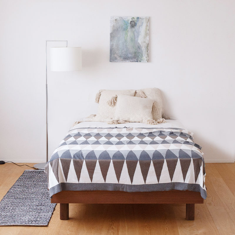 角丸の優しいベッドフレーム（ヘッドレス）