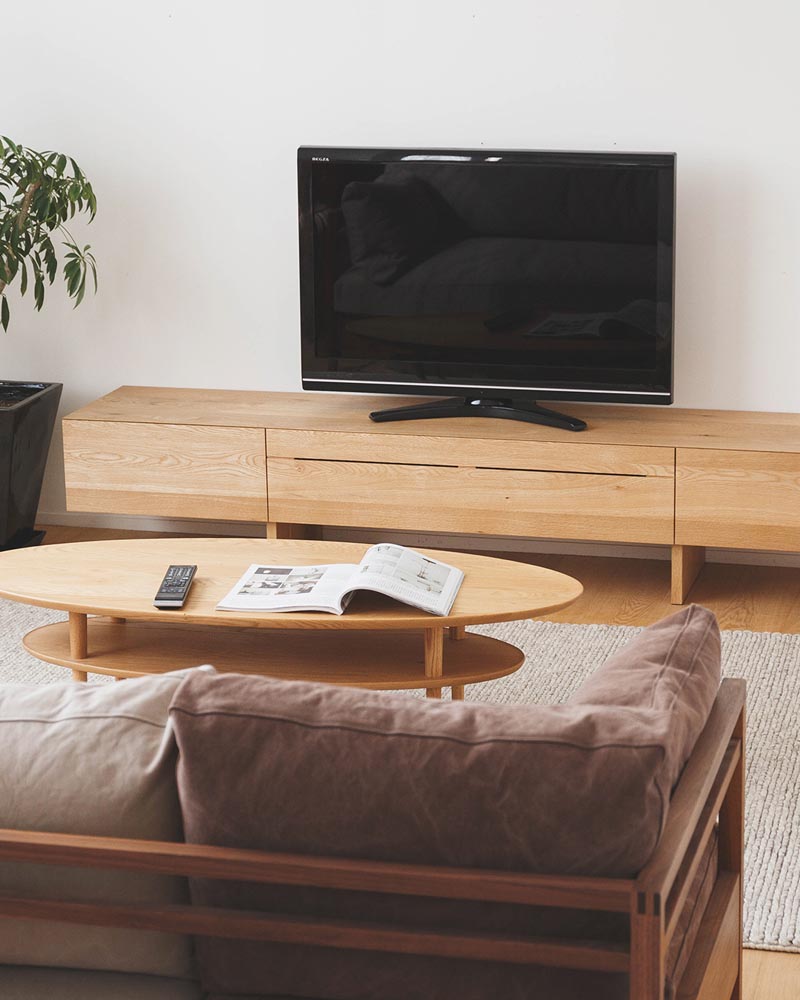ワンスリット木製テレビボード / 大きいサイズでも圧迫感を感じさせずに、部屋全体をスッキリと見せてくれます。