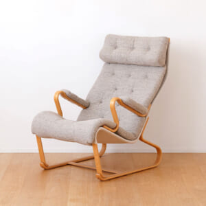 ブルーノマットソンのハイバックチェアとオットマン