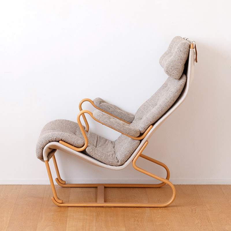 ブルーノマットソンのハイバックチェアとオットマン