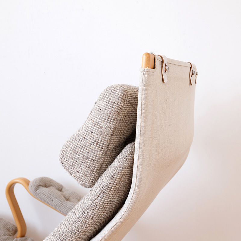 ブルーノマットソンのハイバックチェアとオットマン