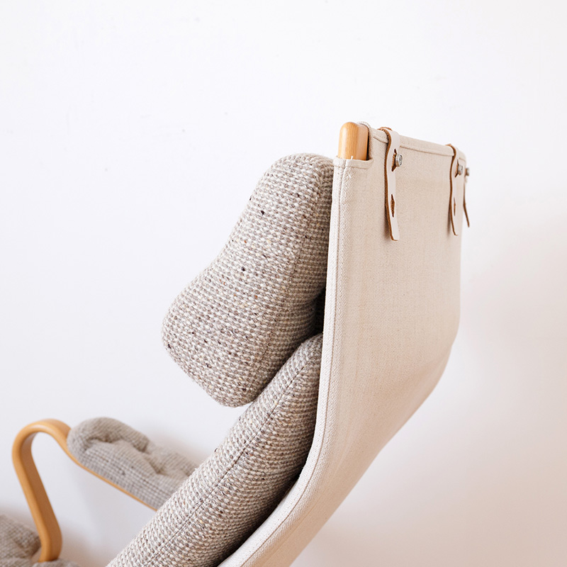 ブルーノマットソンのハイバックチェアとオットマン