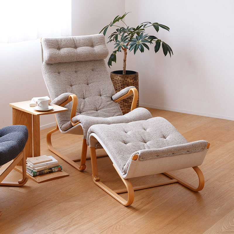 ブルーノマットソンのハイバックチェアとオットマン