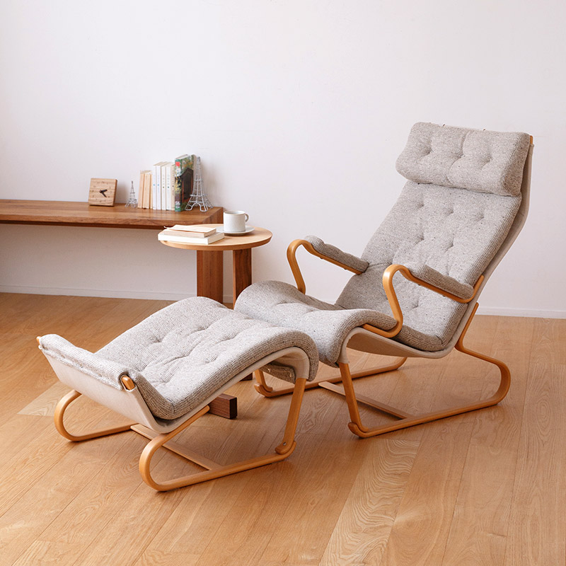 ブルーノマットソンのハイバックチェアとオットマン